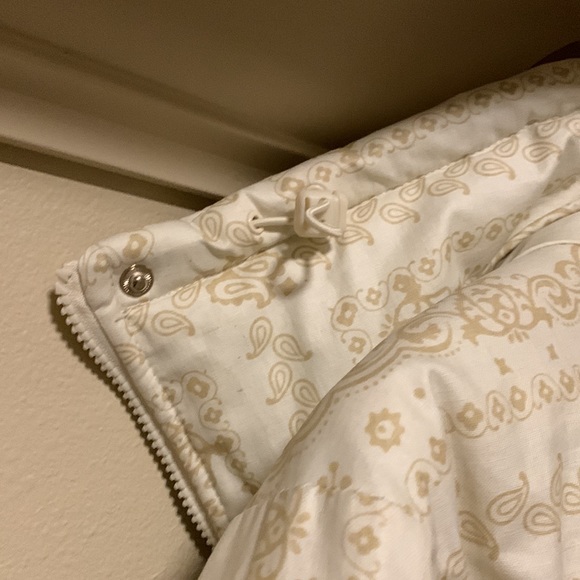 BDG Urban Outfitters NWOT Oversized Puffer Peace Patten Ivory - Picture 6 of 6